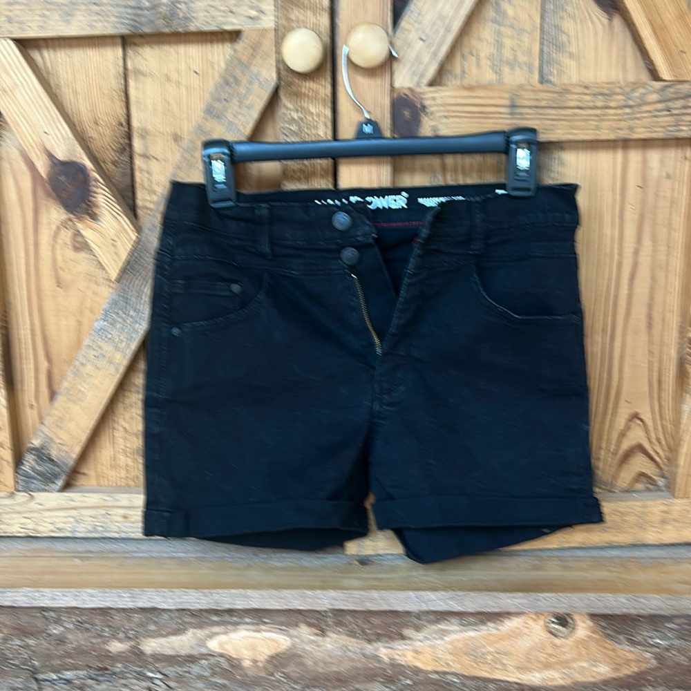 Junior’s black Wallflower brand high-rise denim shorts